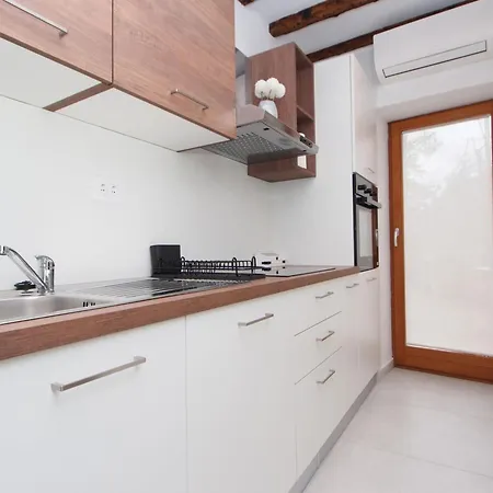 Ester Apartment